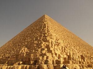 The great pyramid of Giza : a covering of the l^1 ball by l^infinity balls